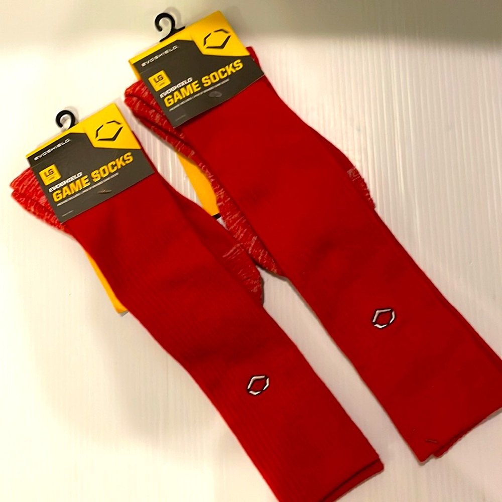 NWT EVOSHIELD Game Socks Red (2 pair ) unisex Womens size 10-13 Mens size 9-12